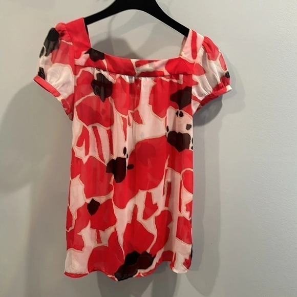 Ann Taylor - Red Poppy Design short sleeve chiffon top. Size S - Picture 3 of 6